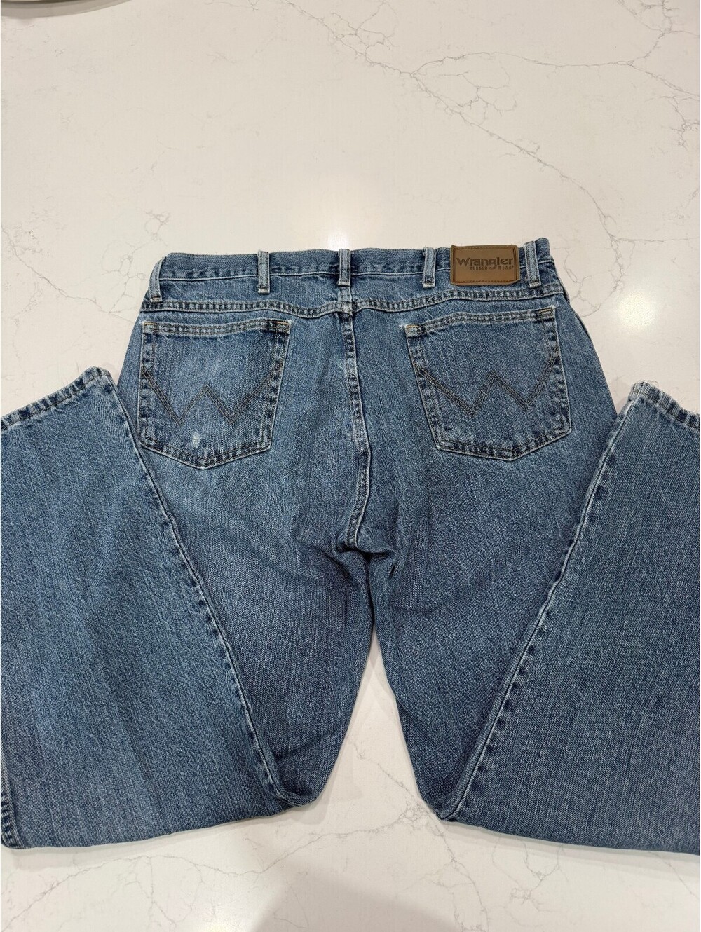 Wrangler Rugged Wear Men's 36x30 Blue Denim Jeans Relaxed Fit 100% Cotton